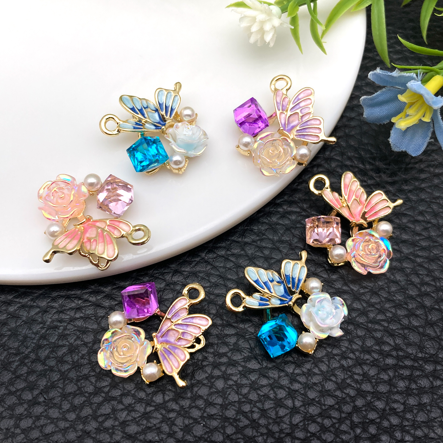 2/6 pcs Small Luxe Style Pearl – Butterfly Pendant Necklace recenzja i cena