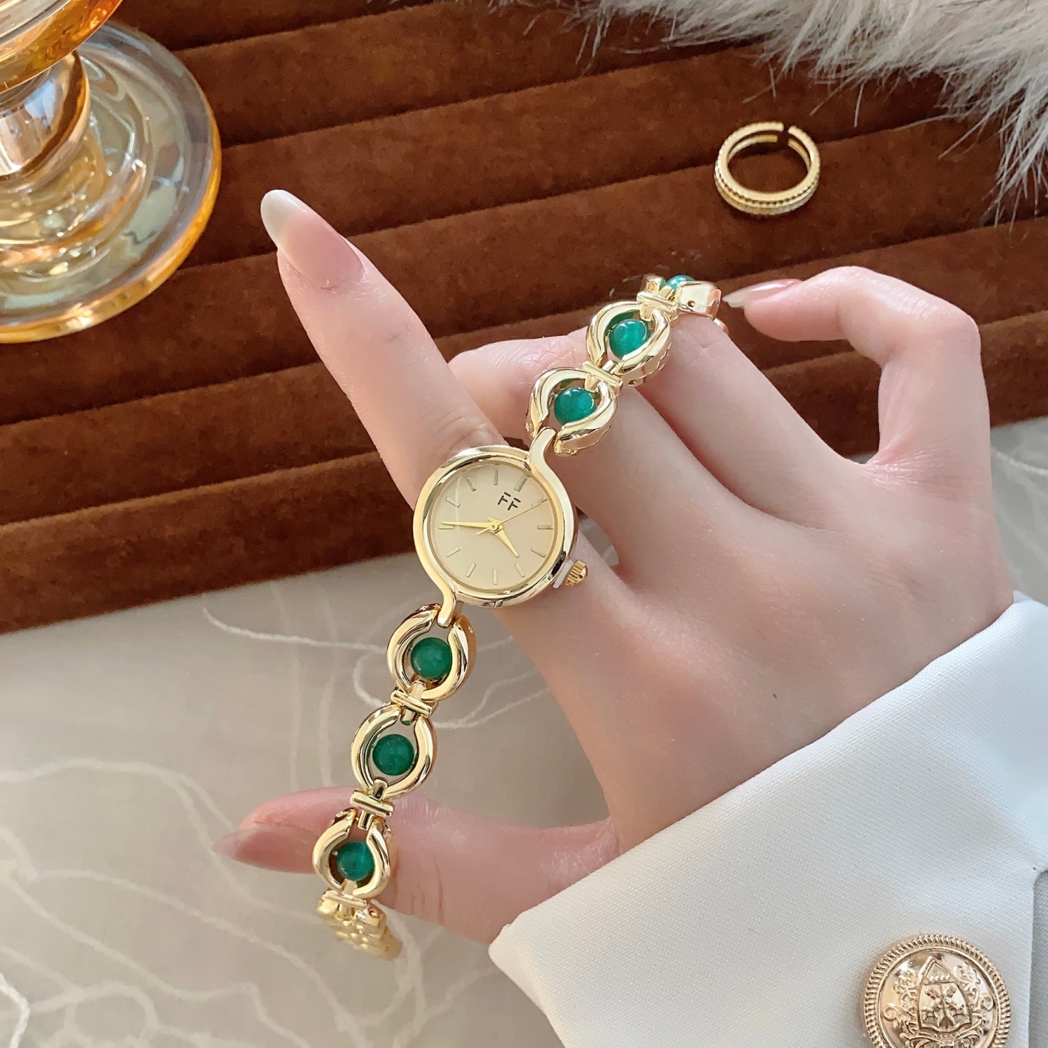 Elegant Round Watch for Women  – Stones Watches & Jewelry In Sweden Ab recenzja i cena